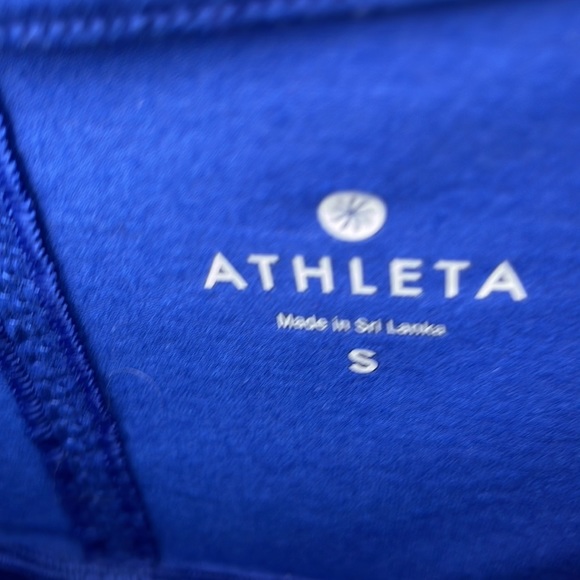 Athleta women’s blue top size small 95% polyester and 5% spandex - Picture 2 of 6